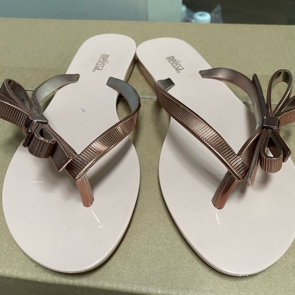 Shoes - Rose gold flip flops